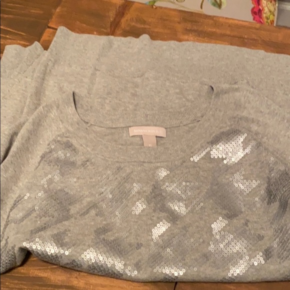 Banana Republic Sweaters - 🎈Banana Republic silver sequin gray sweater. XL